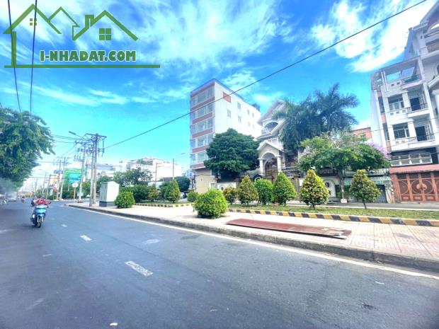 Mặt tiền đường đôi to vật vã 30m, ngay nguyễn sơn TP, góc mê, 80m, 4x20m, 4pn, 7.xx - 2
