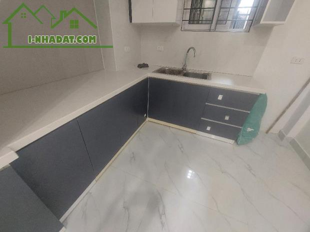 🏠 Nhà đẹp về ở ngay ,trung tâm hoàng cầu DT 30m 5t.mt 3.2 m thoáng trước thoáng sau( giá - 1