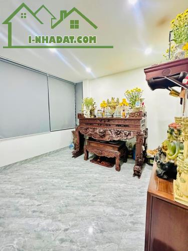 Nhà ĐẸP Ở Ngay - Thang Máy - Hoàng Cầu - Đống Đa : 50m2/7 tầng /4,1mMT*bán 14,2tỷ