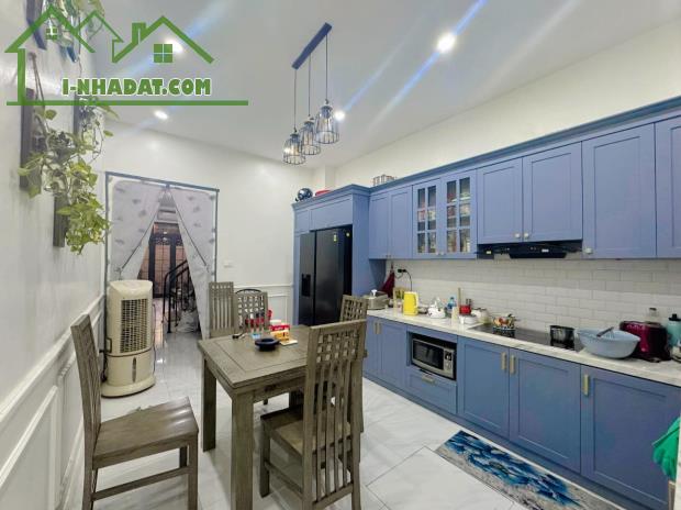 Cực độc! Bán nhà Ngọc Thụy - 2 mặt ngõ ô tô tránh kinh doanh - 50m2*3T*3.5m - 350m tới chợ - 3