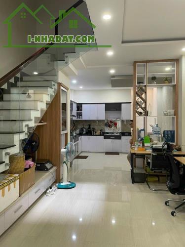 Bán nhà Đường Nguyễn Đình Chính P.15 Phú Nhuận 4 tầng giá 9.6 tỷ