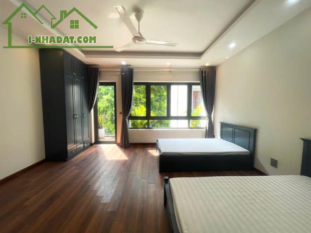 Hoa hậu ! Bán nhà Ngọc Lâm - Ô tô vào nhà - 85m2*5T*5.3m, thang máy - Sát công viên - 3