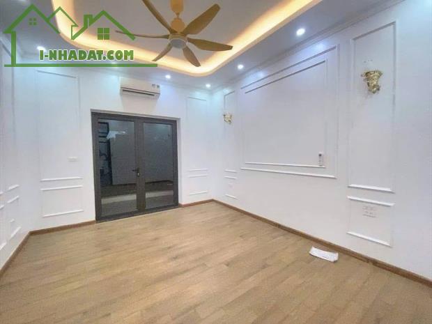 3.	Bán gấp nhà Hà Cầu- Hà Đông 5 tầng, 40m2, giá 6 tỷ  liên hệ: 0978122827 - 2