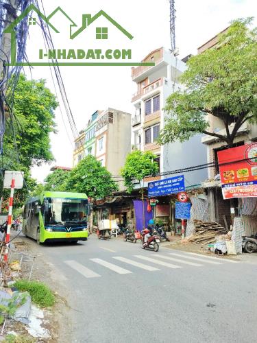 Mặt phố đại linh -nhà đẹp -kinh doanh ngày đêm .gần trg gần chợ .bến xe .buôn bán thì tấp