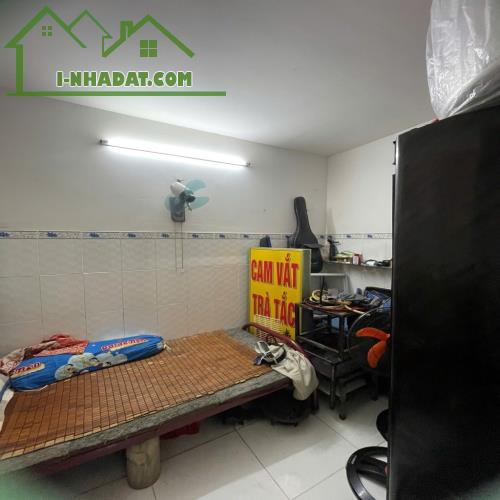 Bán nhà đường ô tô thông _ Sổ hồng riêg đường Tăng Nhơn Phú, Quận 9 _ 3 tầng 2 pn 2 wc _ C - 2