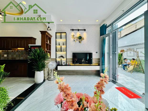Bán nhà 3 lầu ở Lý Phục Man, Phường Tân Thuận Đông, Quận 7. Đang thuê 15tr. Giá 2tỷ880 - 5
