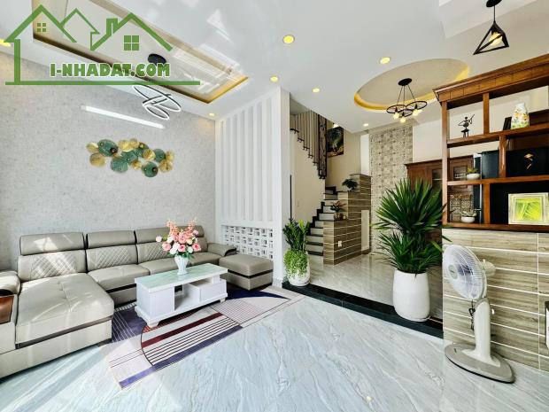 Bán nhà 3 lầu ở Lý Phục Man, Phường Tân Thuận Đông, Quận 7. Đang thuê 15tr. Giá 2tỷ880 - 3