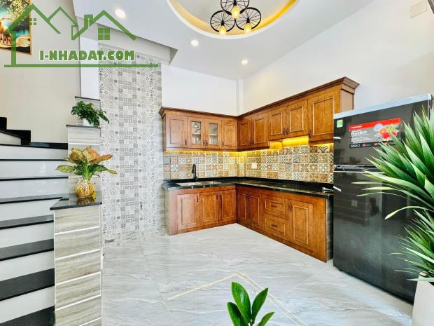 Bán nhà 3 lầu ở Lý Phục Man, Phường Tân Thuận Đông, Quận 7. Đang thuê 15tr. Giá 2tỷ880 - 2
