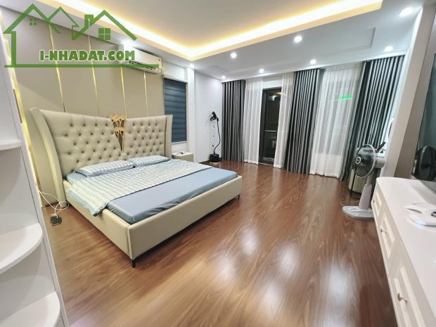 Bán nhà  mặt phố Cổ Nhuế vỉa hè, thang máy , kinh doanh sầm uất 60m 6tầng 13,8tỷ