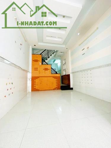 NHỈNH 4 TỶ - LÔ GÓC 3 TẦNG - DT 50 M2, 2 MẶT HẺM XE HƠI, NGUYỄN VĂN KHỐI, GẦN CV LÀNG HOA. - 4