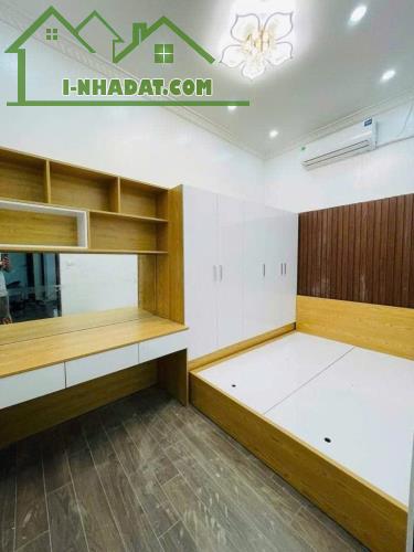 Nhà Đẹp Định Công -Hoàng Mai , DT:40m2 ,Giá hơn 5tỷ ,30m ra oto - 3