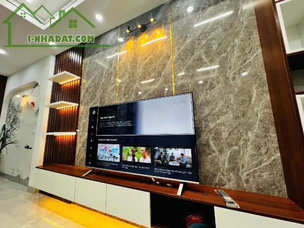 Bán nhà Nguyễn Khoái siêu hót dân xây lô góc 3 thoáng DT 40m2 giá hơn 5 đồng