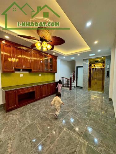 Bán nhà Thạch Bàn, Gần đăng kiểm. Ô tô 4c, thang máy. 10m ô tô tránh. 40m x 6T. - 2