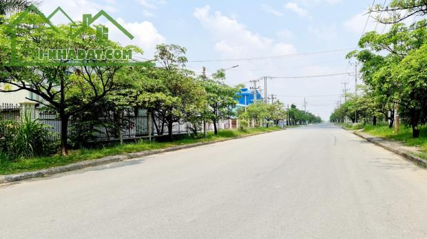 cho thuê kho xưởng 5.000m2 giá 300tr/ tháng ở Đức Hòa, Long An .0974480757