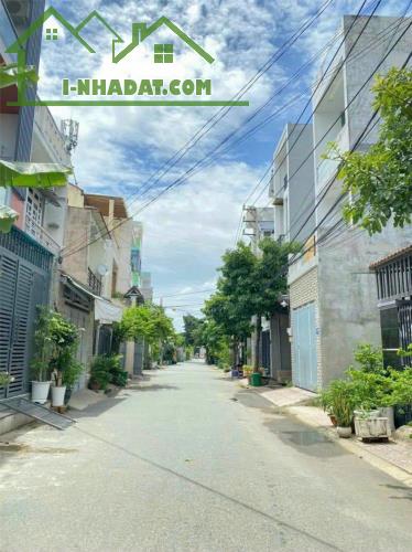 Lô đất rẻ nhất Samsung Village, Bưng Ông Thoàn, Phú Hữu, DT 51,6m2 giá 3,15 tỷ - LH