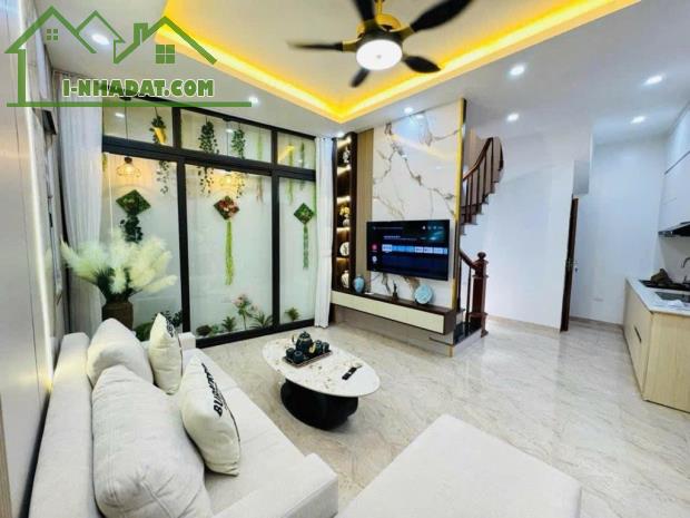 MỸ ĐÌNH 43m² .LÔ GÓC - OTO ĐỖ CỬA -CÁCH 2 NHÀ RA ĐƯỜNG 2 OTO TRÁNH - DÂN XÂY -FULL NỘI THẤ