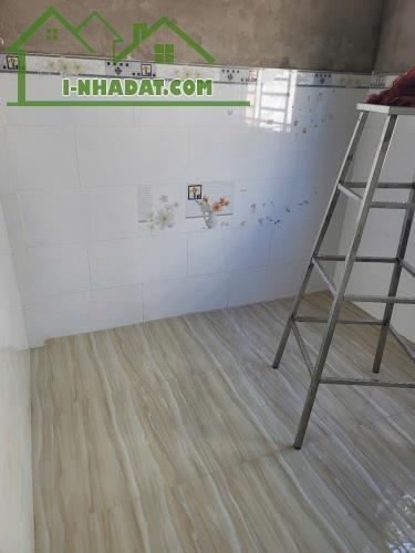 Chị hai tôi bán gấp nhà C4 Bùi Thanh Khiết 80m2, giá 800 triệu, gần Hồ Bơi Tân Túc - 4