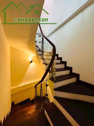 BÁN NHÀ NGÕ RỘNG NGÁCH NÔNG PHỐ TÂY SƠN, PHẢI NHANH MỚI KỊP - NGÕ 3M VF3 ĐỖ CỬA. DT 32m2 - 3