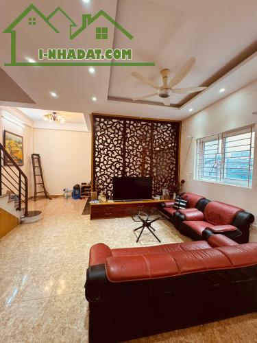 🏡🏡 NHÀ ĐẸP NGỌC LÂM 58M2 - DÂN XÂY  - 4TẦNG - 5M RA ÔTÔ- GIÁ ĐẦU TƯ.
 
Lh : ☎️