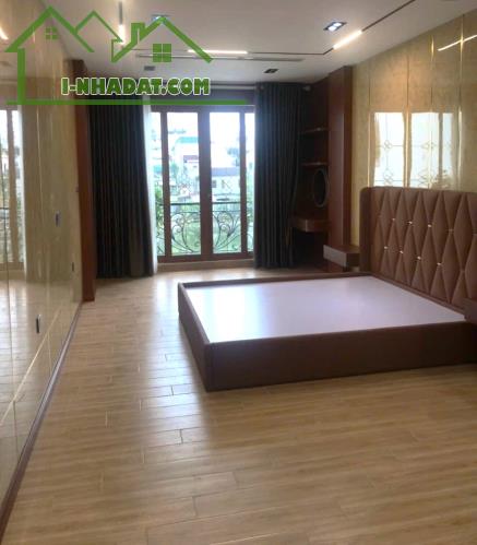 Hoa hậu mặt phố tại Ngọc Lâm - 70m2, 8 tầng thang máy - Kinh doanh sầm uất - View triệu đô