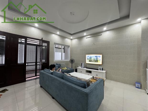 Bán nhà Ngõ 252 Ngọc Thuỵ 67m x 5T, MT 5.2m, dân xây oto đỗ cửa chỉ hơn 7 tỷ còn TL. LH - 2