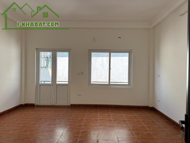 Bán nhà Ngõ 252 Ngọc Thuỵ 67m x 5T, MT 5.2m, dân xây oto đỗ cửa chỉ hơn 7 tỷ còn TL. LH