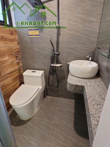 Bán TOÀ CĂN HỘ DỊCH VỤ ĐỖ ĐỨC DỤC 100M2 x 9 TẦNG THANG MÁY. Giá 28tỷ có TL