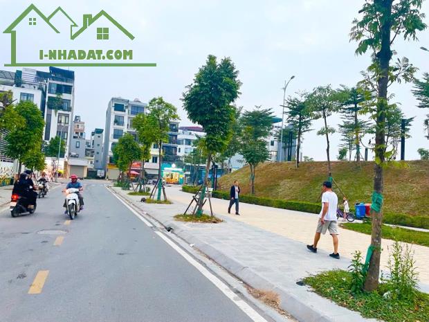 BÁN ĐẤT TĐC NGỌC THỤY , DT 90M  GIÁ 17 TỶ 7 KHU PHÂN LÔ VỈA HÈ TÔ TÔ TRÁNH, KINH DOANH