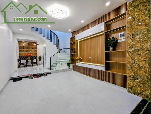 Hàng hiếm! Nguyễn Phúc Lai, Đống Đa 43m2, từ tầng 2 là 48m2, 4 tầng, mặt tiền 4m, ô tô, ch - 1