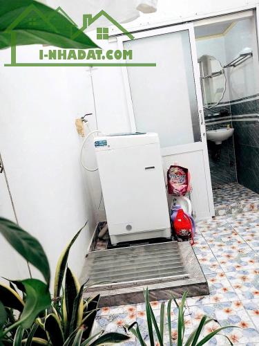 Bán nhà 2 tầng sạch đẹp ngõ 157 Hồ Sen - 5