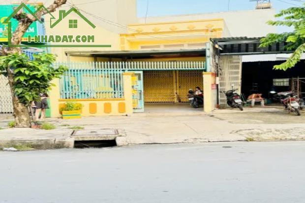 Bán nhà mặt tiền trung tâm Tân Phú, Đường CN11, kinh doanh, 4.9m x 23m - Giá 10.5 tỷ TL - 3