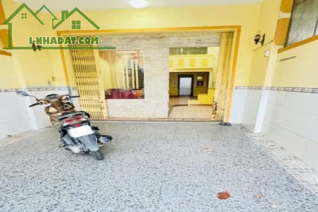 Bán nhà mặt tiền trung tâm Tân Phú, Đường CN11, kinh doanh, 4.9m x 23m - Giá 10.5 tỷ TL - 2