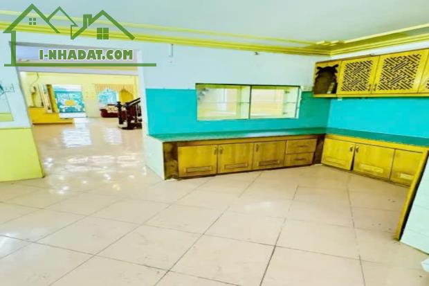 Bán nhà mặt tiền trung tâm Tân Phú, Đường CN11, kinh doanh, 4.9m x 23m - Giá 10.5 tỷ TL