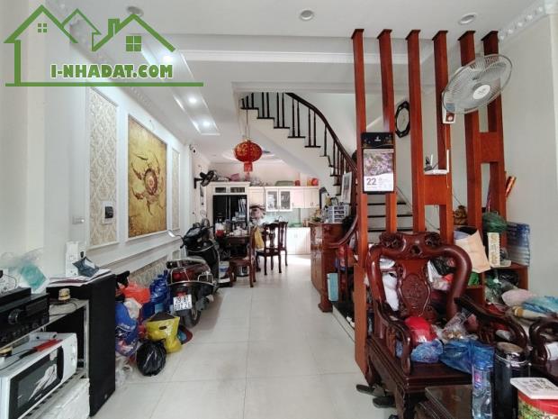 Bán nhà Bát Khối,Cổ Linh 5 tầng,58m,mt4m oto vào nhà nhỉnh 9 tỷ - 4