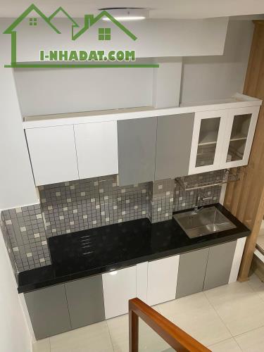 Bán nhà 3 lầu 42m2 ở Nguyễn Đình Chiểu, Phường 5, Quận 3. SHR, Hẻm xe hơi. Giá 2,980tr - 2