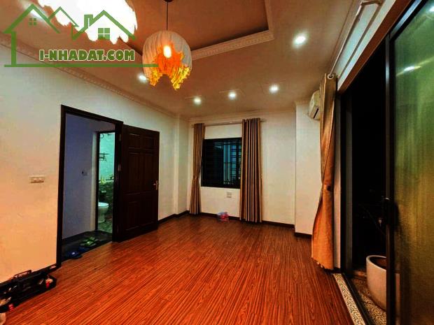 ÁN 🏡NHÀ ĐẸP ĐÀM QUANG TRUNG - LONG BIÊN 40M² - SIÊU THOÁNG - GẦN Ô TÔ TRÁNH - TIỆN ÍCH - 2