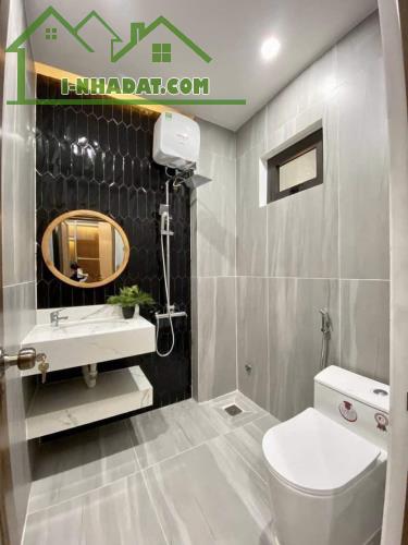 Gấp!!Chính chủ bán gấp nhà ở Nguyễn Trãi, Quận 5,2 tỷ550 60m2 3PN 3WC. Gần ĐH Sài Gòn - 1