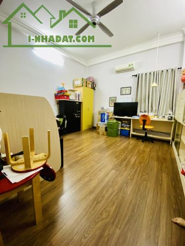 Chỉ 7.6 tỷ, nhà ngay NGUYỄN VĂN TRỖI, PN, 70M2, sổ đẹp - 2