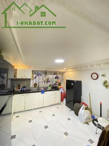 Nhà 5 Tầng vuông vức HXH 8m kinh doanh rất sầm uất Quận 8, trống nhà giao ngay - 2