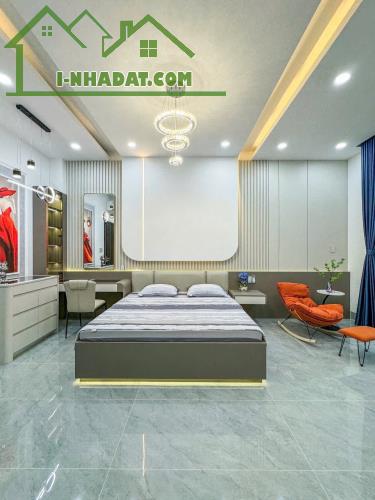 BÁN NHÀ 1 TRỆT 2 LẦU MỚI 100% - FULL NỘI THẤT CAO CẤP ĐƯỜNG D4 Kế D10 - KDC HỒNG LOAN - 3