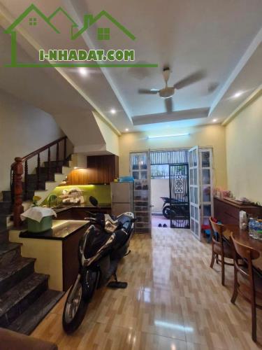 CHÍNH CHỦ BÁN NHÀ NGÕ 221 VĨNH HƯNG, HOÀNG MAI, 30M,5T,MT5M, BA GÁC TRÁNH, 5.4 TỶ, NHÀ ĐẸP - 3