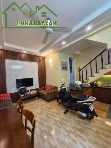 CHÍNH CHỦ BÁN NHÀ NGÕ 221 VĨNH HƯNG, HOÀNG MAI, 30M,5T,MT5M, BA GÁC TRÁNH, 5.4 TỶ, NHÀ ĐẸP - 4