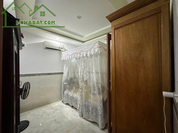 L130-Siêu phẩm, mt Đồng kè, dt khủng 134m2, 3 tầng, 4pn, 4wc, chỉ 5 tỷ 500(có TL)