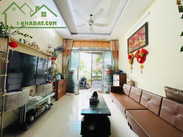 Bán nhà phố Tây Sơn, Đống Đa, Hà Nội
DT 40m2, xây 4 tầng. Giá chào 4.8 tỷ có thương lượng - 4