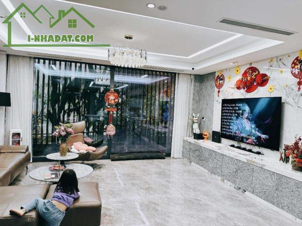 Hàng hót, hoa hậu  khu vực Hai Bà Trưng, Vẻ đẹp không thể thờ ơ - 2