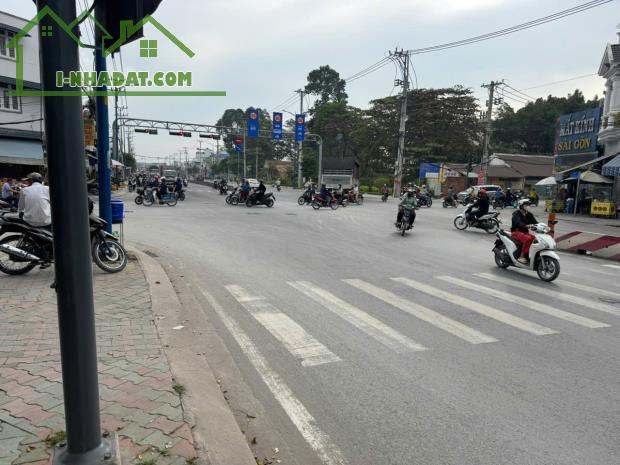 Bán Gấp Nhà 3 Tầng Mặt Tiền Đặng Thúc Vịnh Hóc Môn 200m2 Chỉ 18 Tỷ - 2