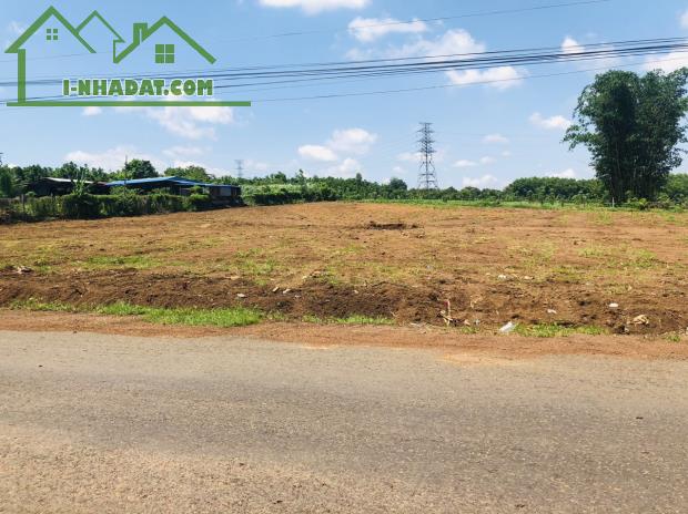 SANG LẠI 10.500M2 ĐẤT THỔ CƯ SẴN LIỀN KỀ CỤM KCN, SÁT ĐƯỜNG LỚN DÂN CƯ ĐÔNG GIÁ 185 TRIỆU