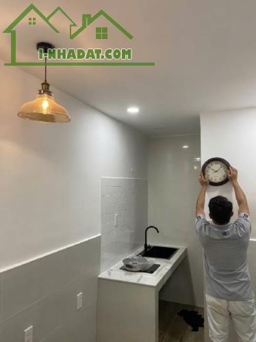 Bán nhà gần trung tâm quận - Điện Biên Phủ Quận 10 Diện tích 11.2m2 1PN, 1WC Giá trên 2 tỷ - 2