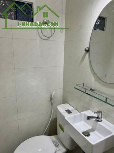 Bán nhà gần trung tâm quận - Điện Biên Phủ Quận 10 Diện tích 11.2m2 1PN, 1WC Giá trên 2 tỷ - 5