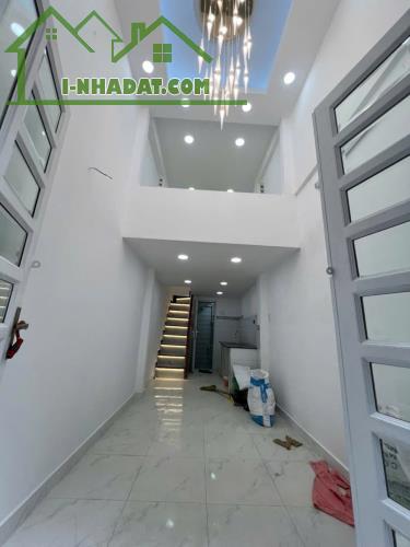 SÁT MẶT TIỀN HOÀNG DIỆU -VĨNH KHÁNH Q4

ĐÚC 3 TẤM CÓ 2 TỶ